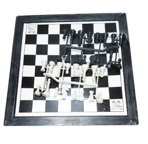 JOGO DE XADREZ E TRILHA EM PLASTICO